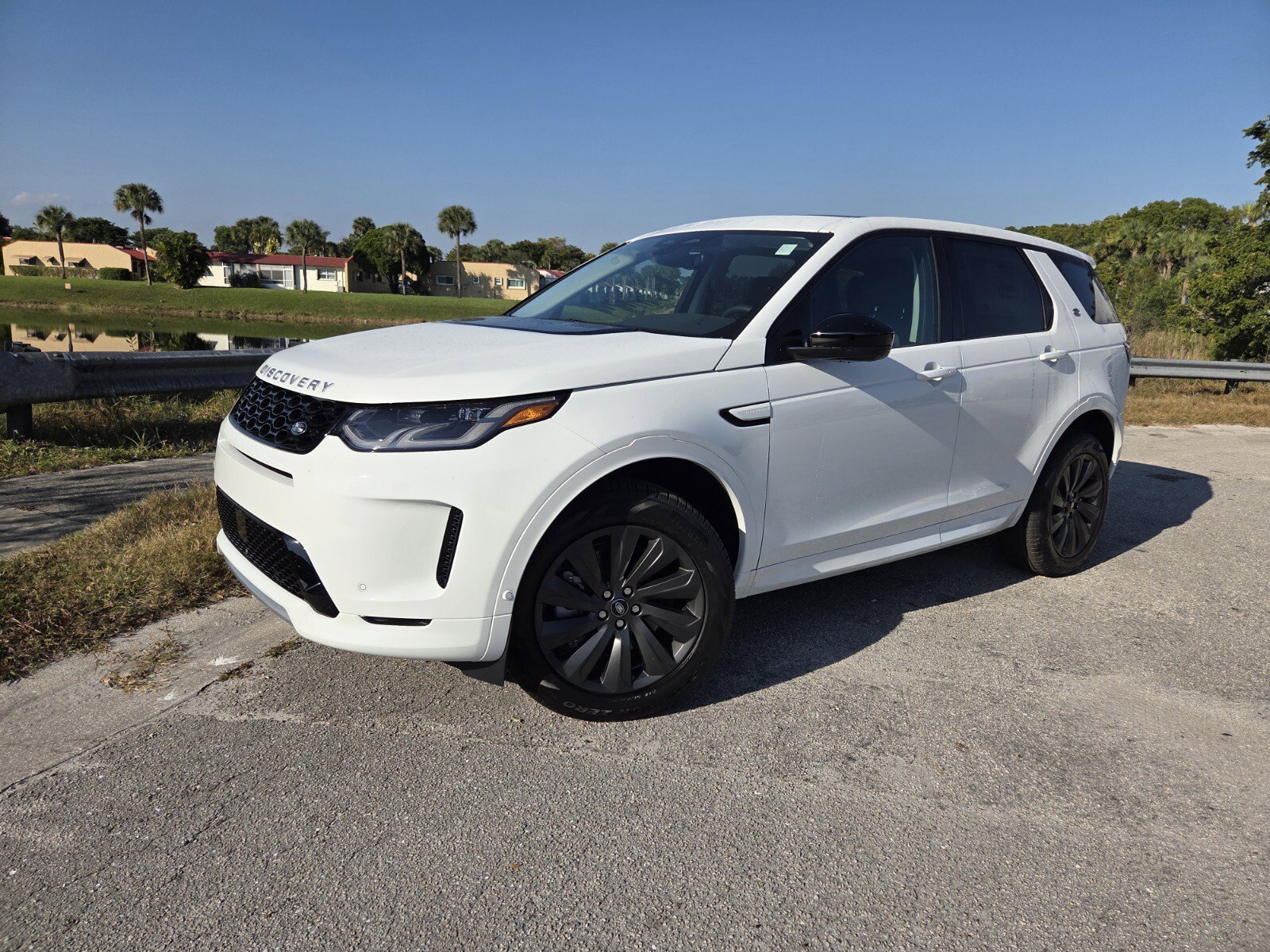 2025 Land Rover Discovery Sport S's photo