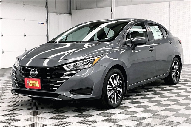 2025 Nissan Versa 1.6 SV photo 2