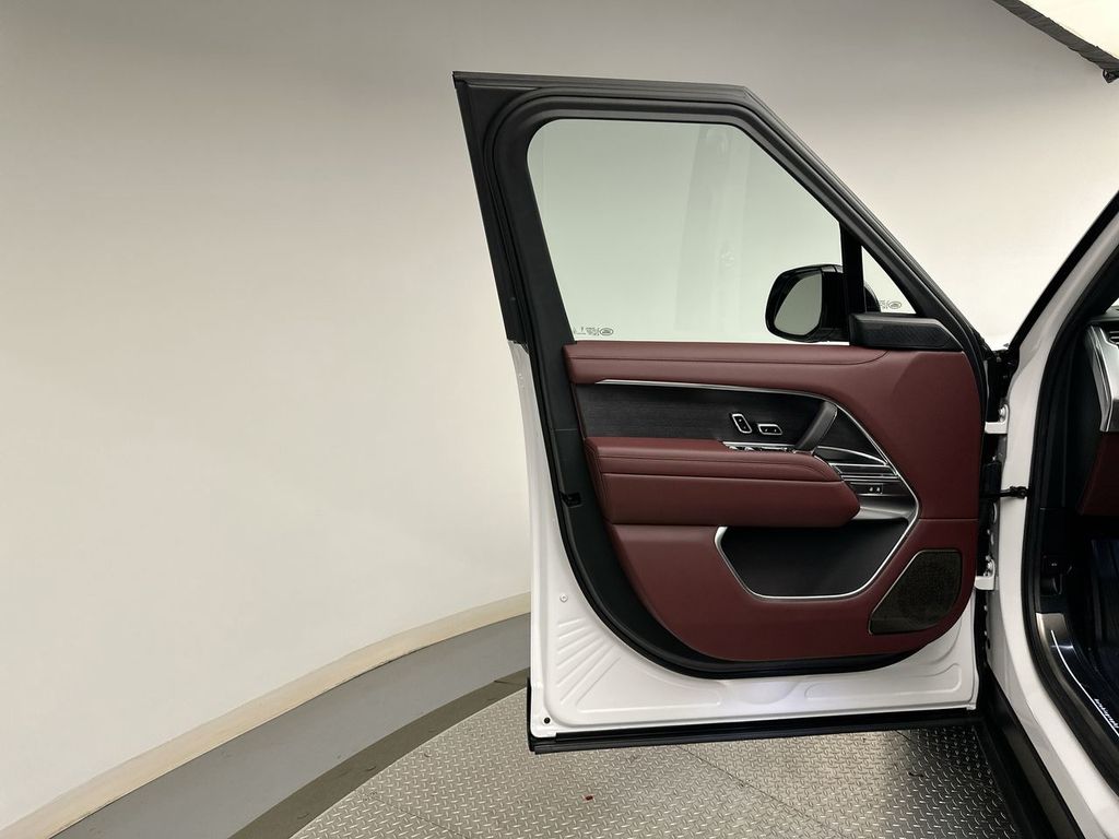 2025 Land Rover Range Rover Autobiography photo 7