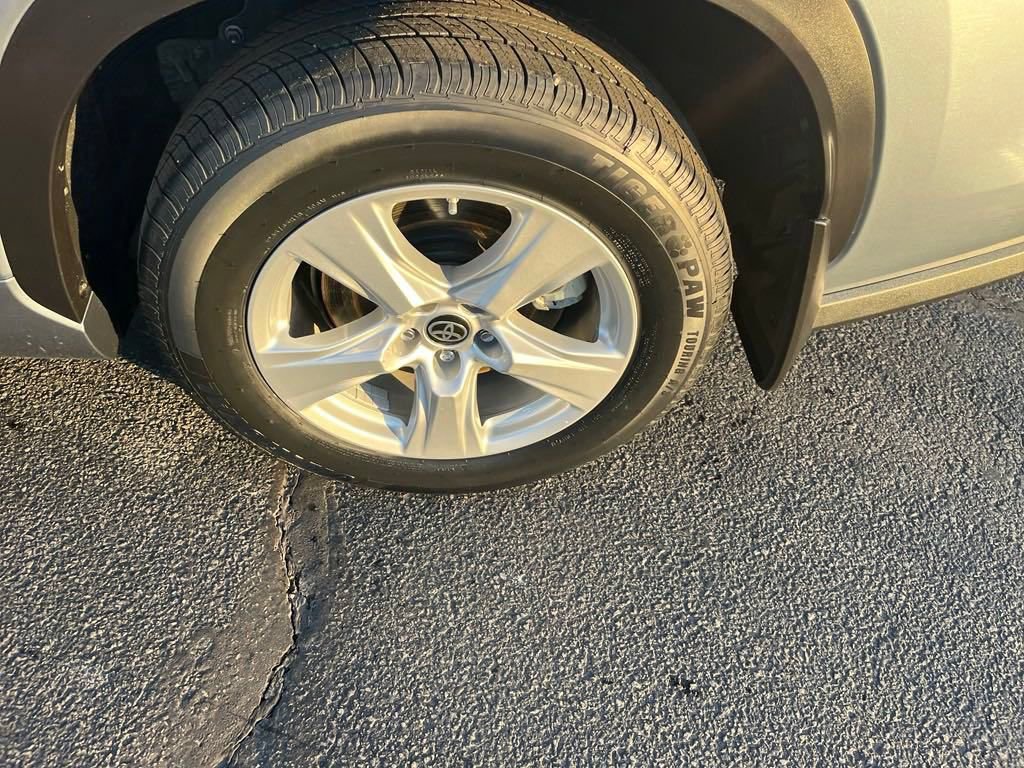 2023 Toyota Highlander LE Limited photo 9