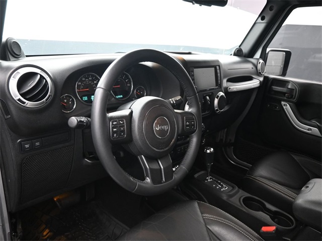 2014 Jeep Wrangler Unlimited Rubicon photo 28