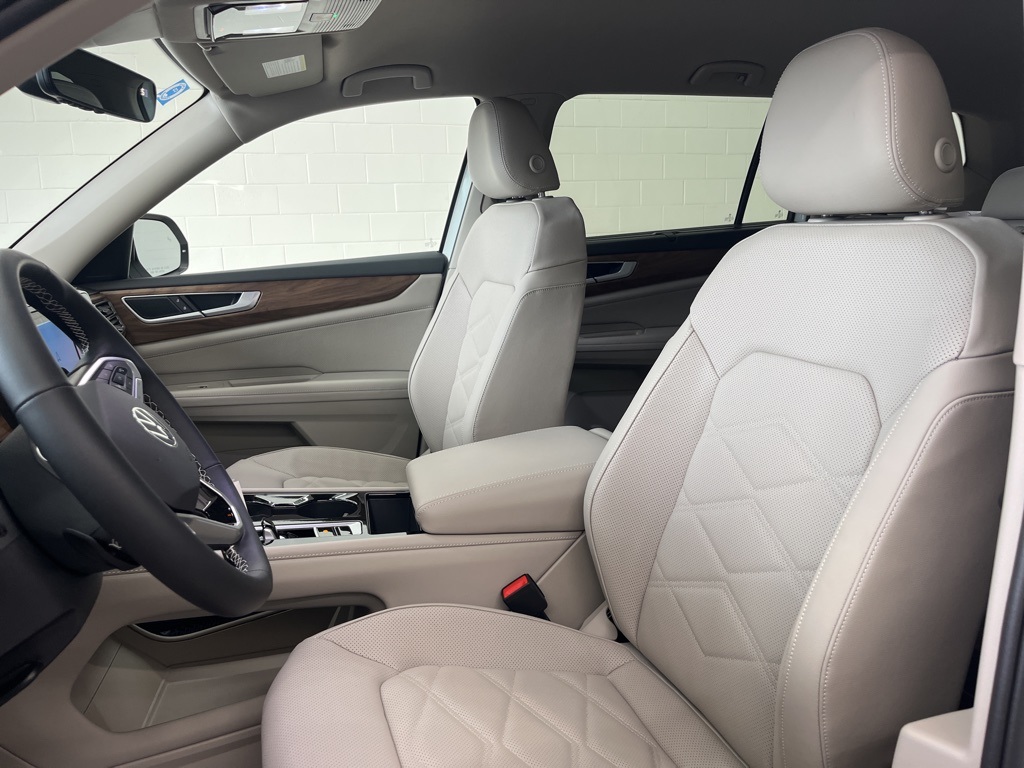 2025 Volkswagen Atlas SE Technology photo 13