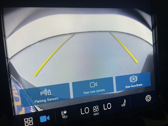 2025 Volvo XC40 Core photo 28