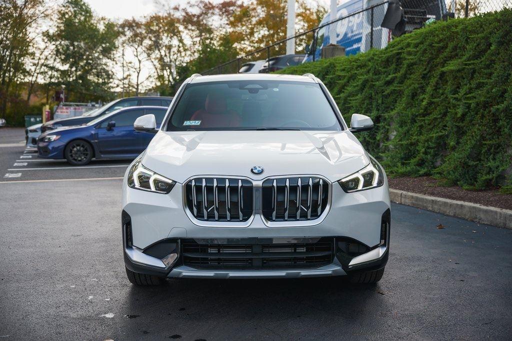 Used 2025 Mineral White Metallic BMW xDrive28i image 3