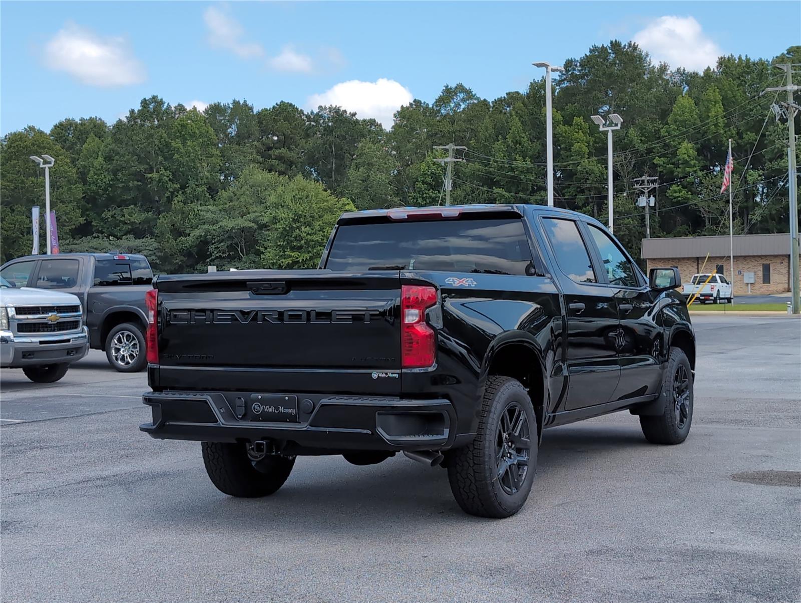 2025 Chevrolet Silverado 1500 Custom photo 3