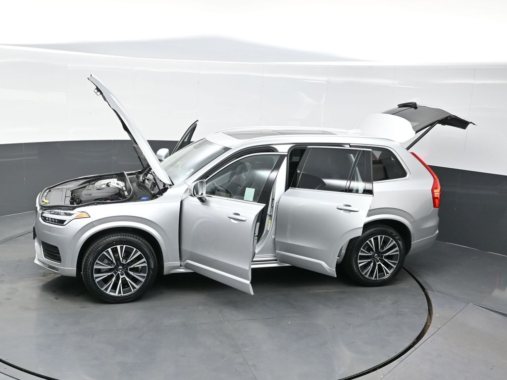2022 Volvo XC90 T6 Momentum photo 34