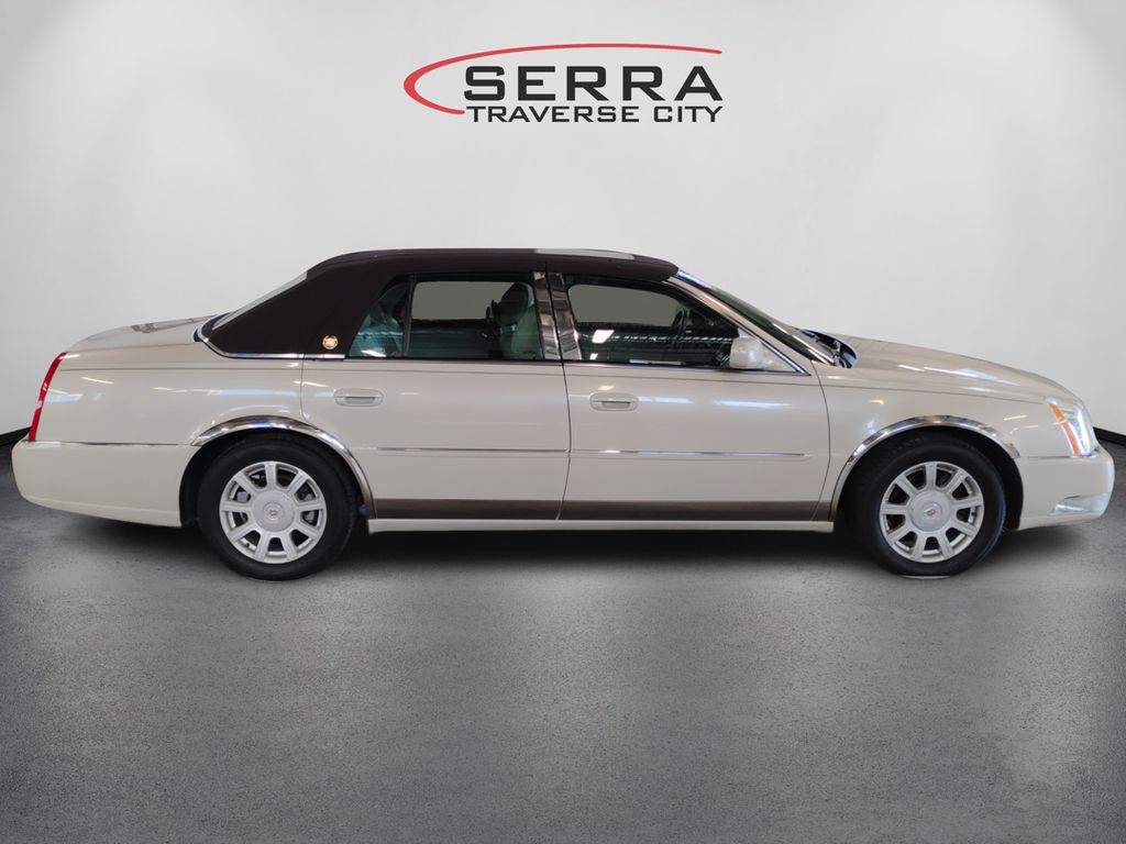 2011 Cadillac DTS Luxury photo 4