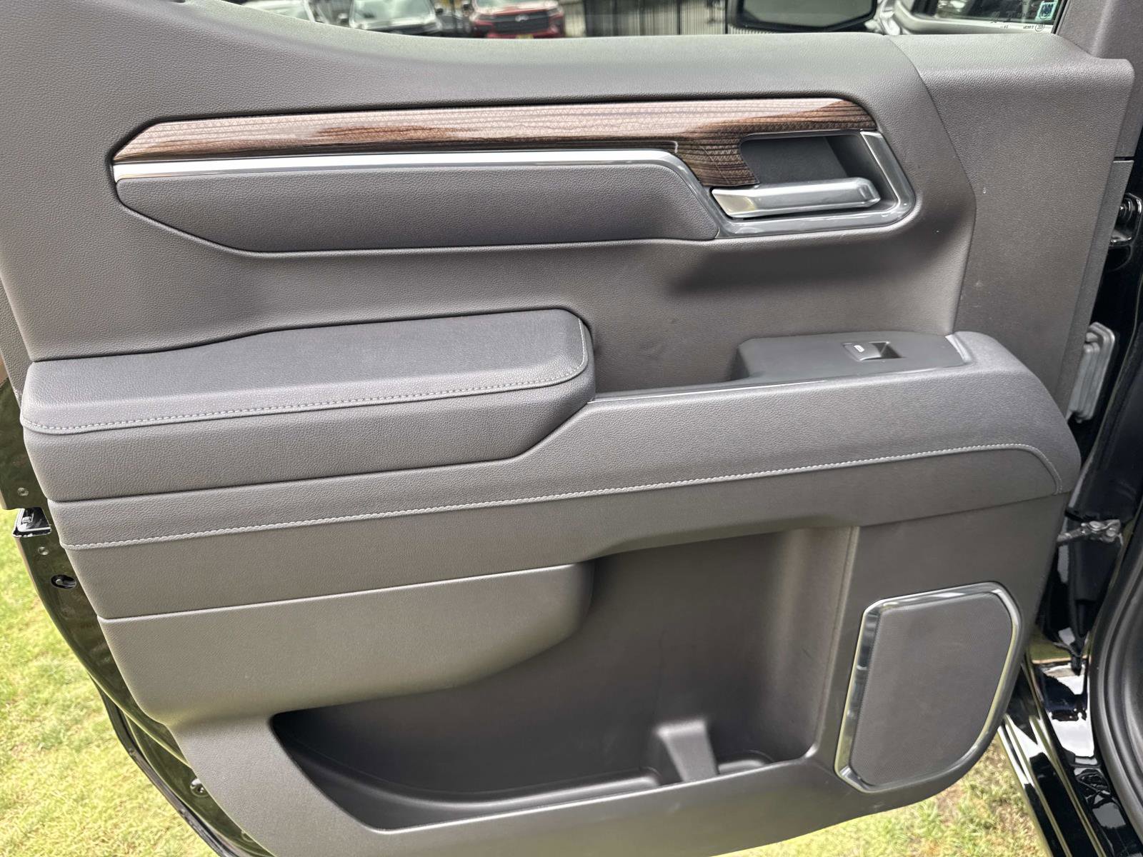 2025 Chevrolet Silverado 1500 LT photo 12