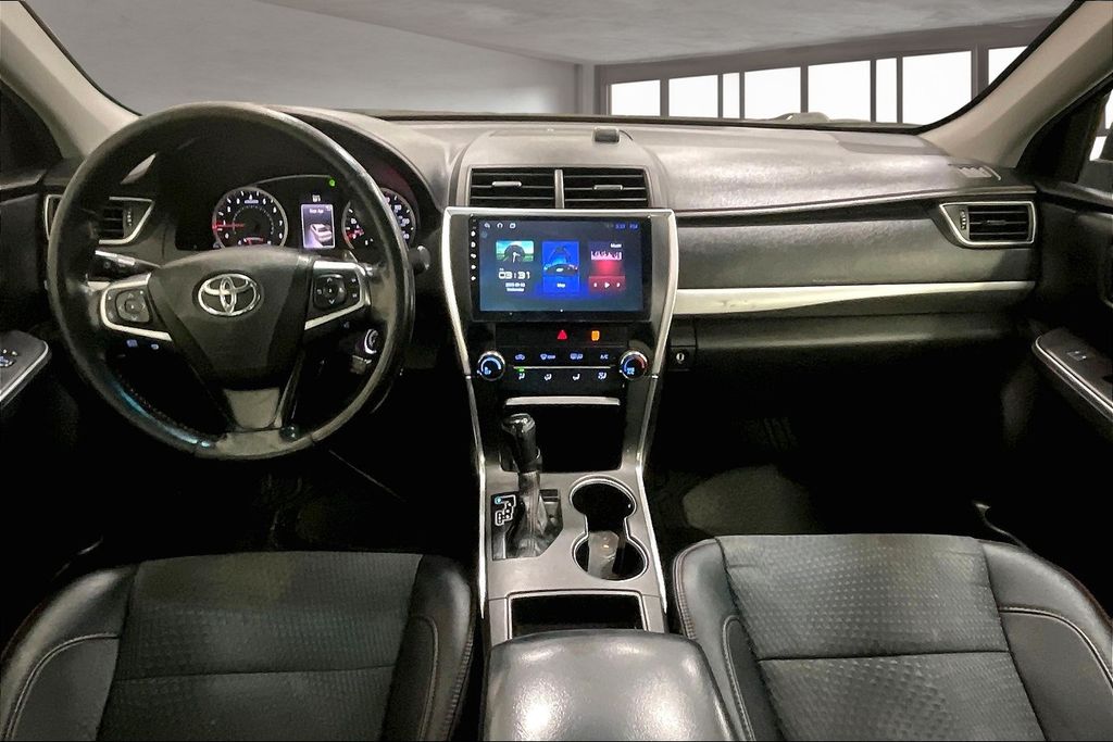 2015 Toyota Camry XLE photo 9