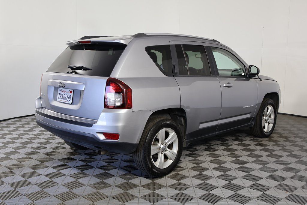 2015 Jeep Compass Sport photo 4