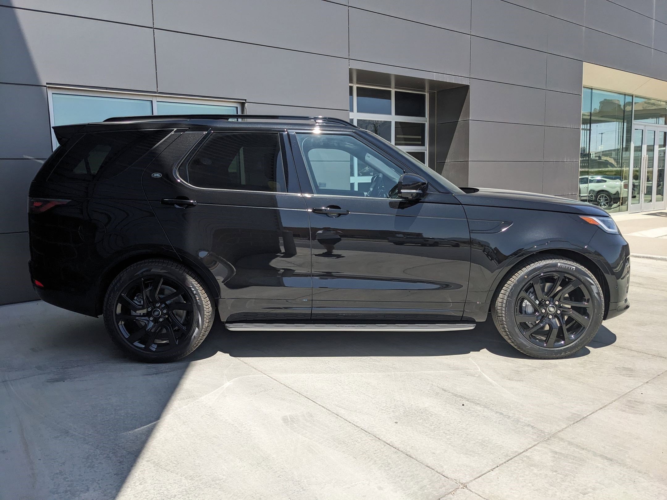 2025 Land Rover Discovery SE photo 4