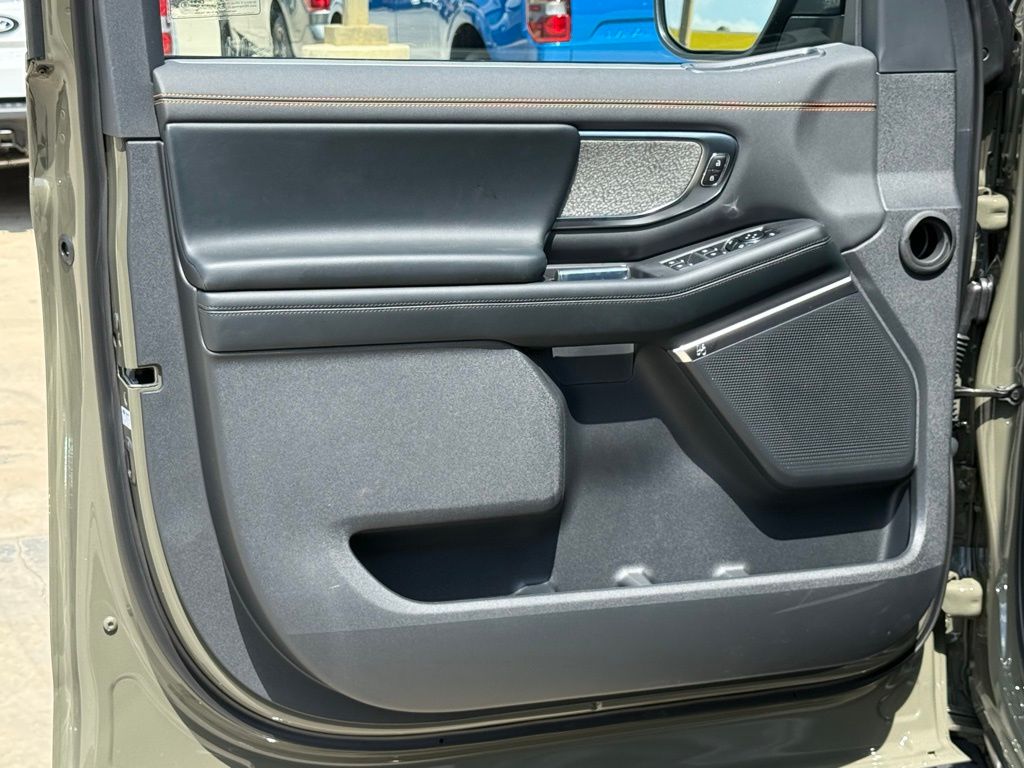 2025 Ford Expedition Platinum photo 15