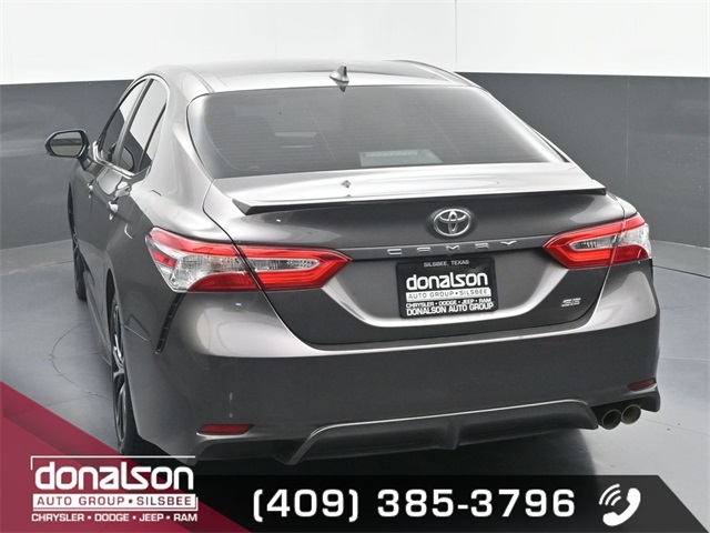 2020 Toyota Camry SE photo 3