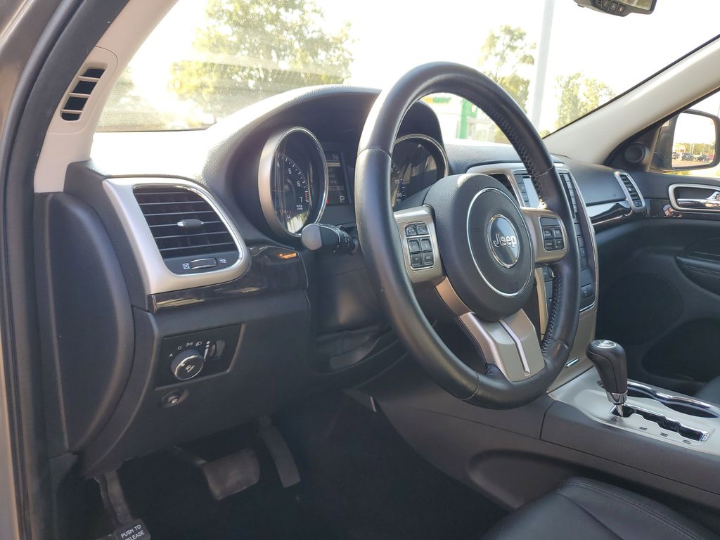 2012 Jeep Grand Cherokee Laredo photo 11