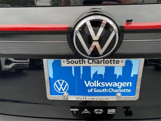 2025 Volkswagen Taos SE photo 7