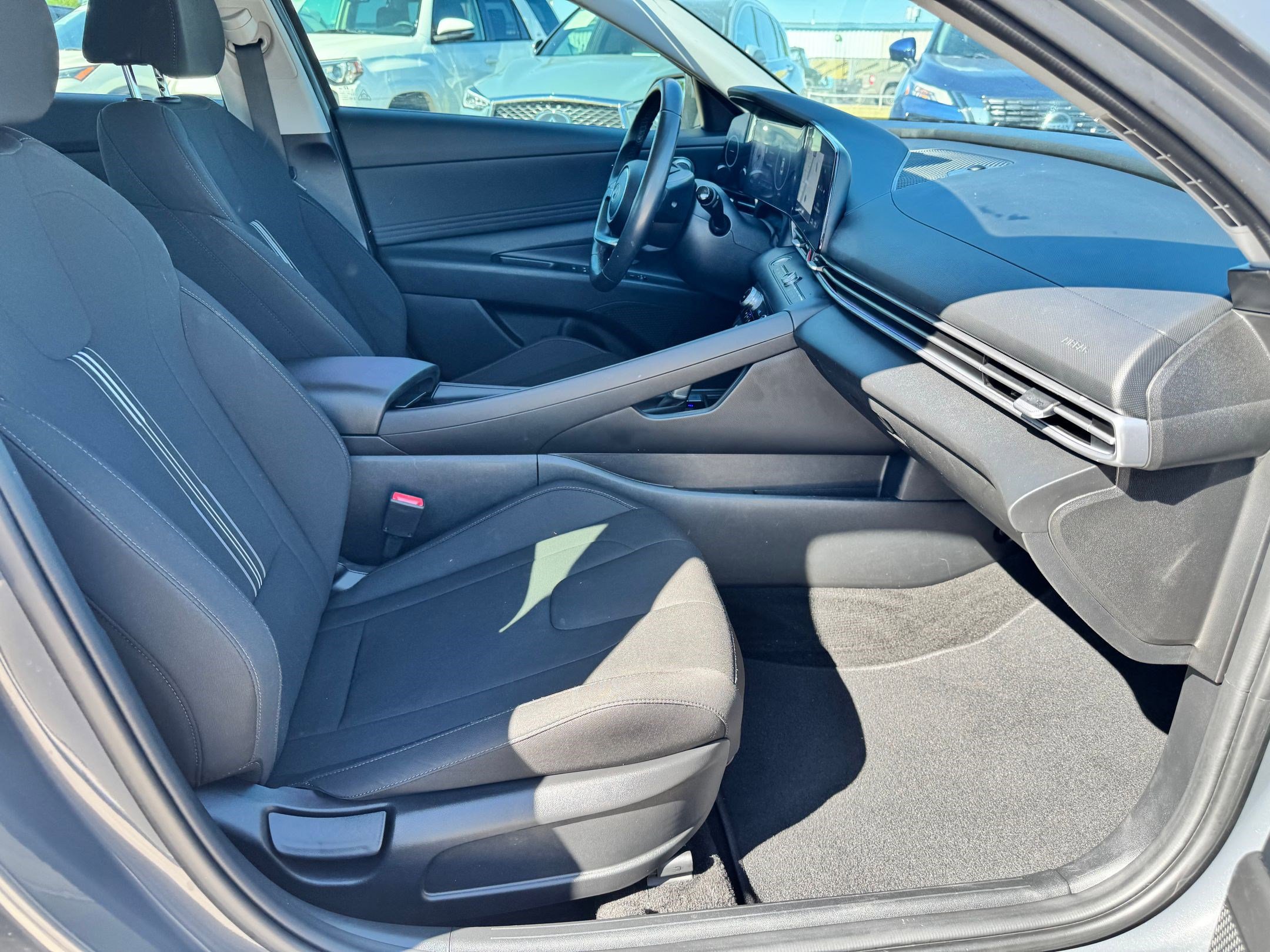 2025 Hyundai Elantra SEL Convenience photo 25