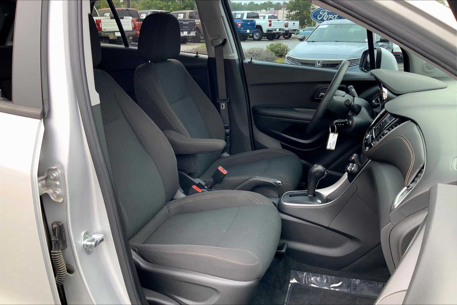 2021 Chevrolet Trax LS photo 8