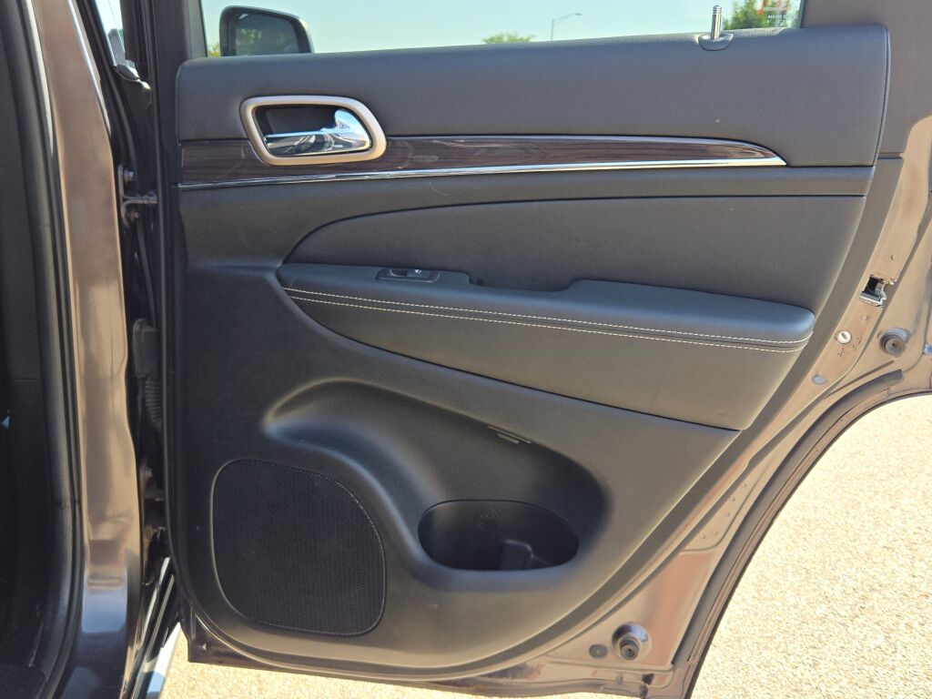 2015 Jeep Grand Cherokee Overland photo 12