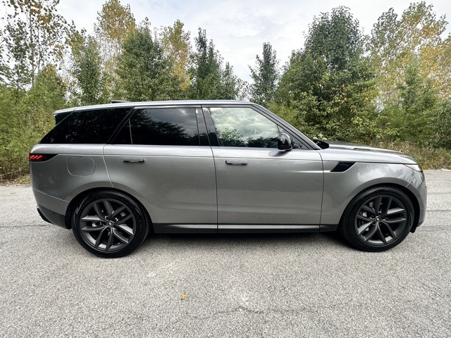 2025 Land Rover Range Rover Sport SE photo 4
