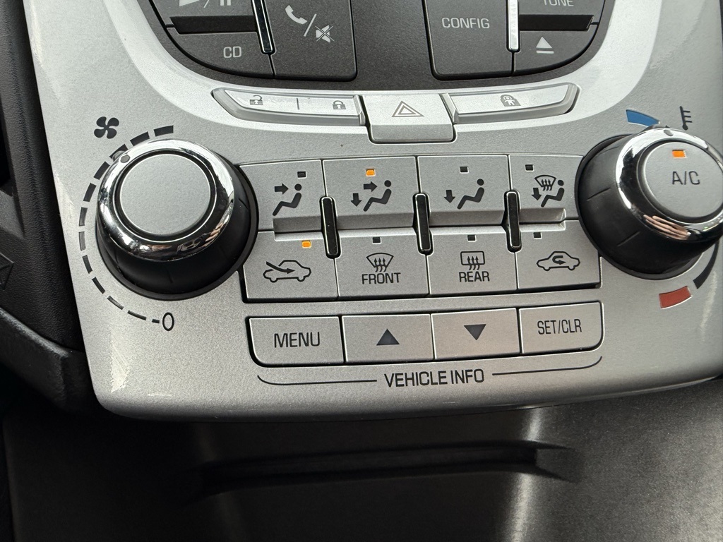 2015 Chevrolet Equinox LS photo 25
