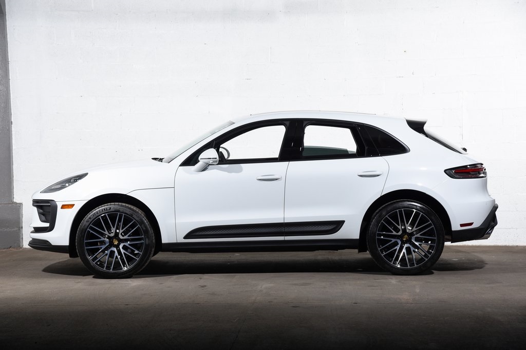 2026 Porsche Macan T photo 2