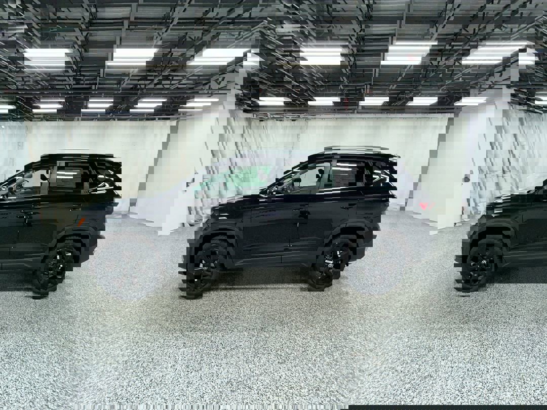 2025 Volkswagen Taos SEL photo 4