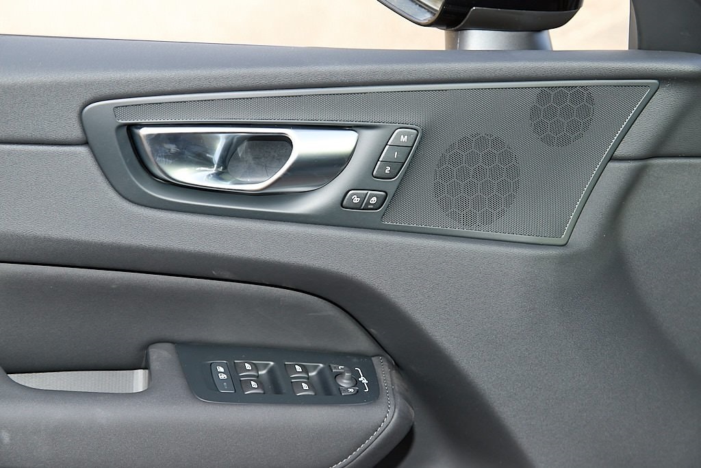 2026 VOLVO XC60 - Image 9