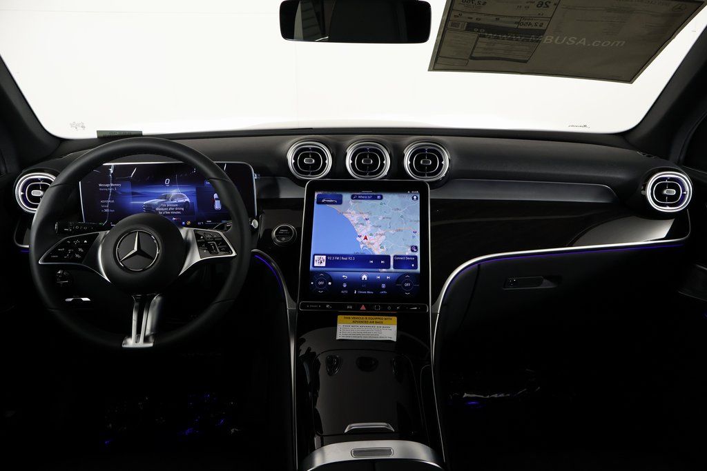 2025 Mercedes Benz GLC 300 4MATIC photo 4
