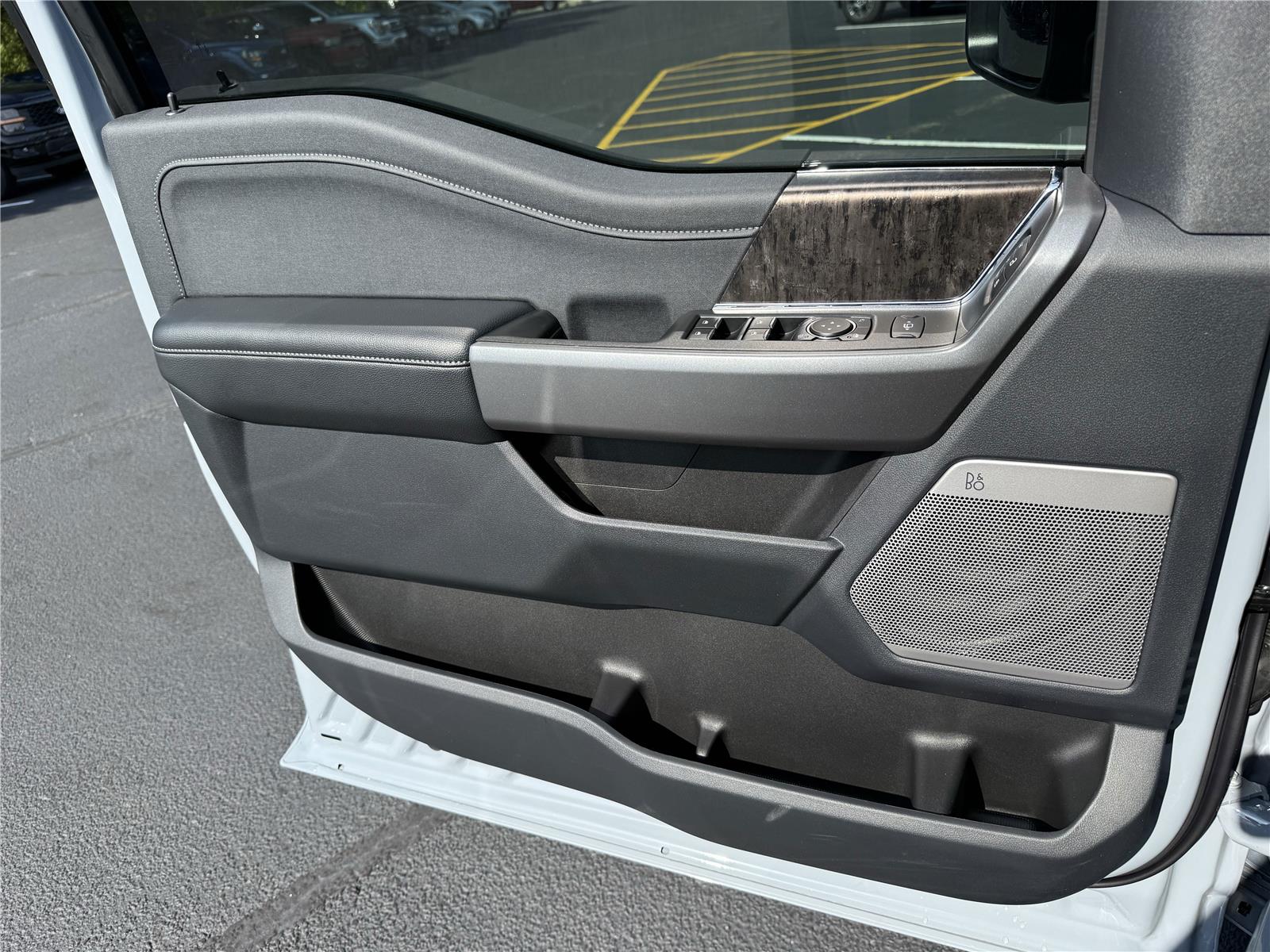 2025 Ford F-250 Lariat photo 9