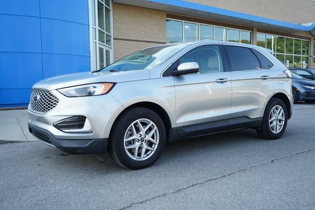 2023 Ford Edge SEL photo 3