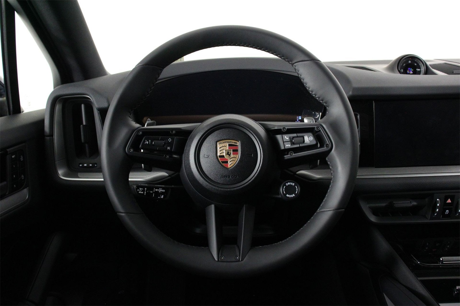 2025 Porsche Cayenne photo 12