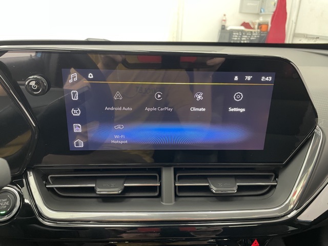 2025 Chevrolet Trax photo 2