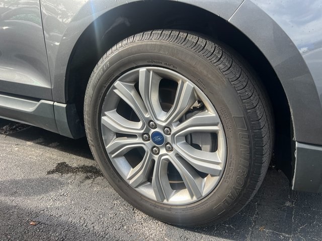 2022 Ford Edge Titanium photo 2