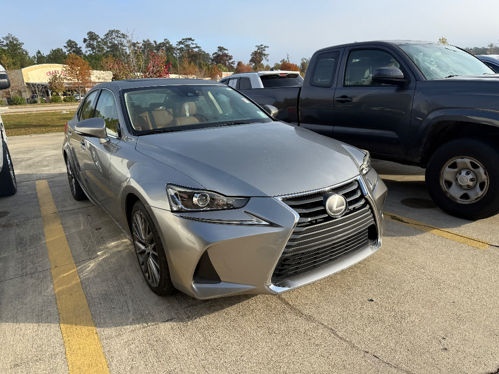 2017 Lexus IS 200t photo 2