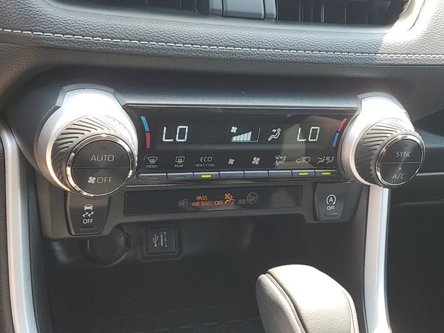 2023 Toyota RAV4 XLE photo 8