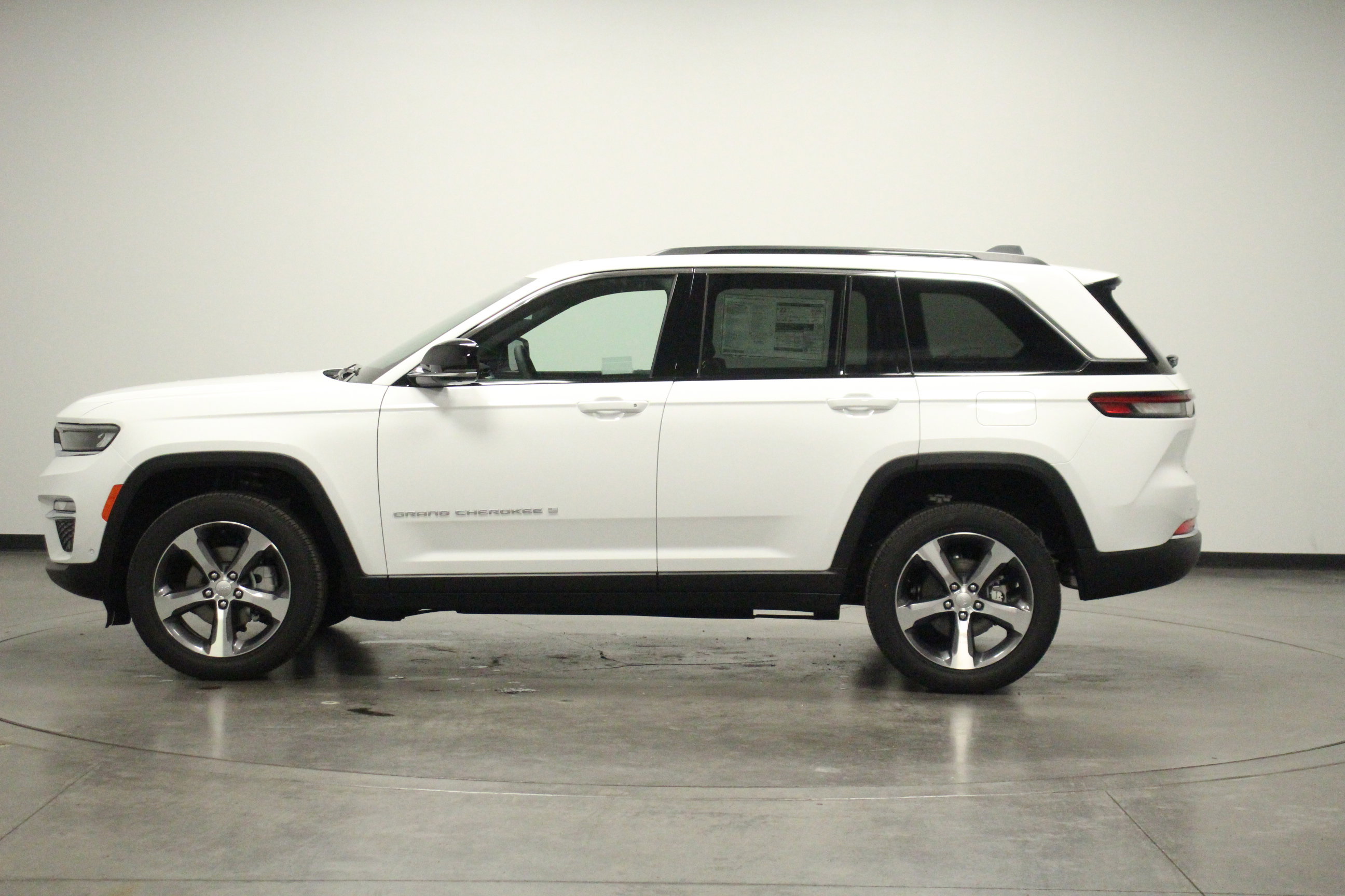 2025 Jeep Grand Cherokee Limited photo 4