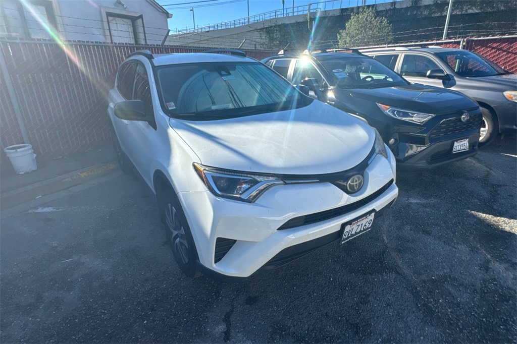 2018 Toyota RAV4 LE photo 2