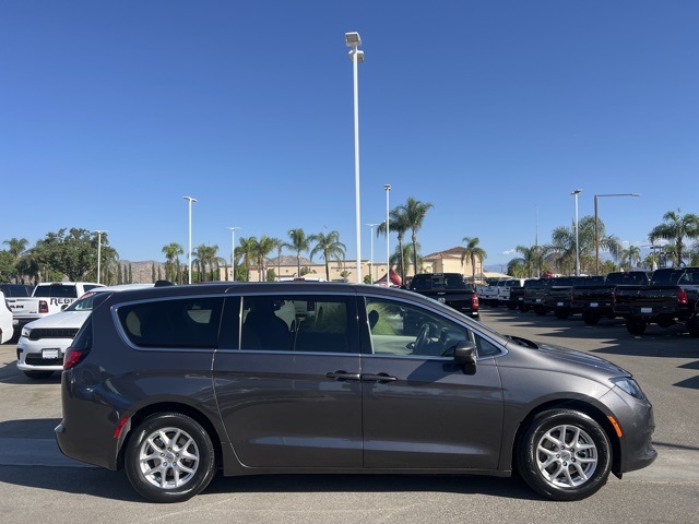2022 Chrysler Voyager LX photo 8