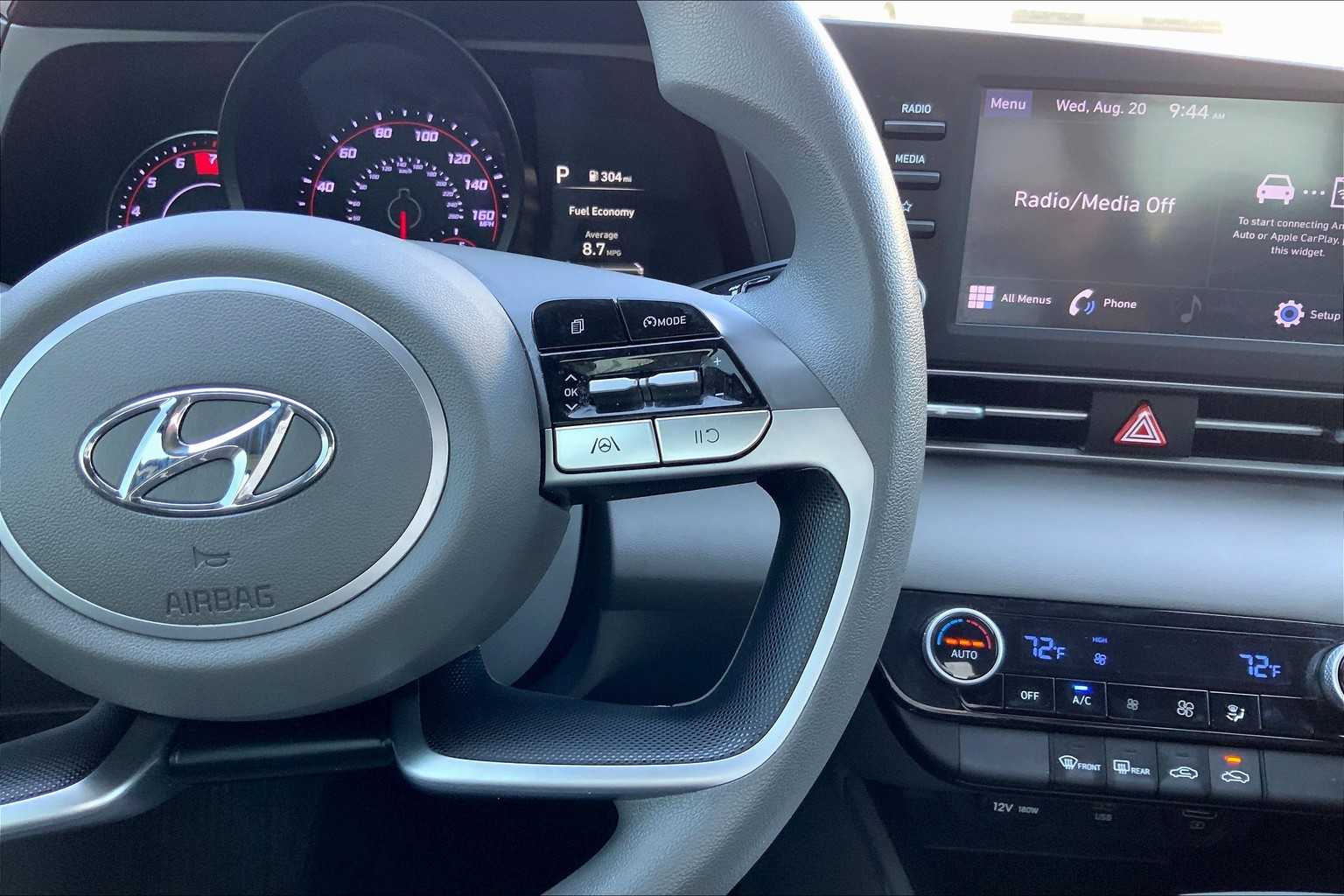 2023 Hyundai Elantra SEL photo 23
