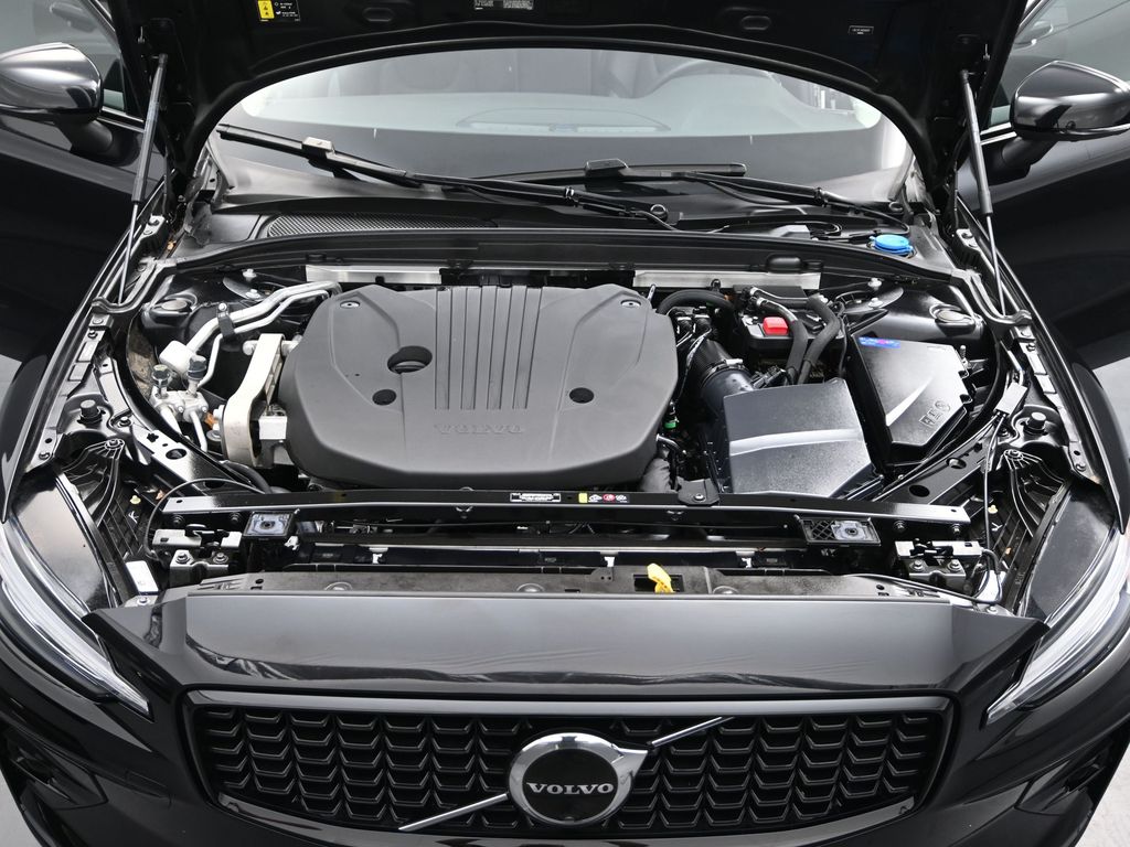 2024 Volvo S60 B5 Plus photo 14