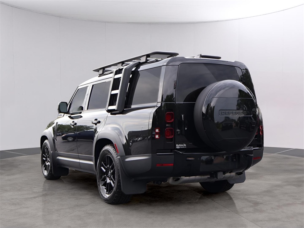 2023 Land Rover Defender 130 SE photo 7