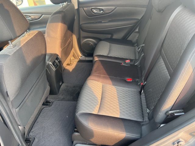 2020 Nissan Rogue SV photo 15