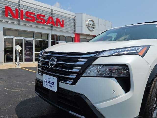 2025 Nissan Rogue Platinum photo 13