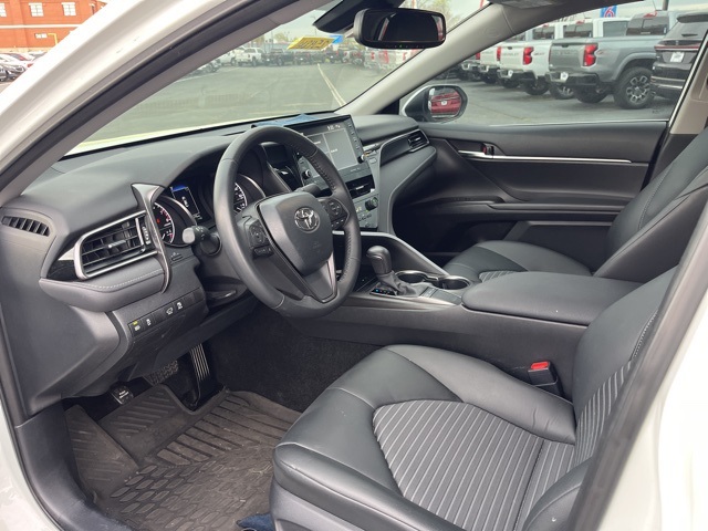 2022 Toyota Camry SE photo 6
