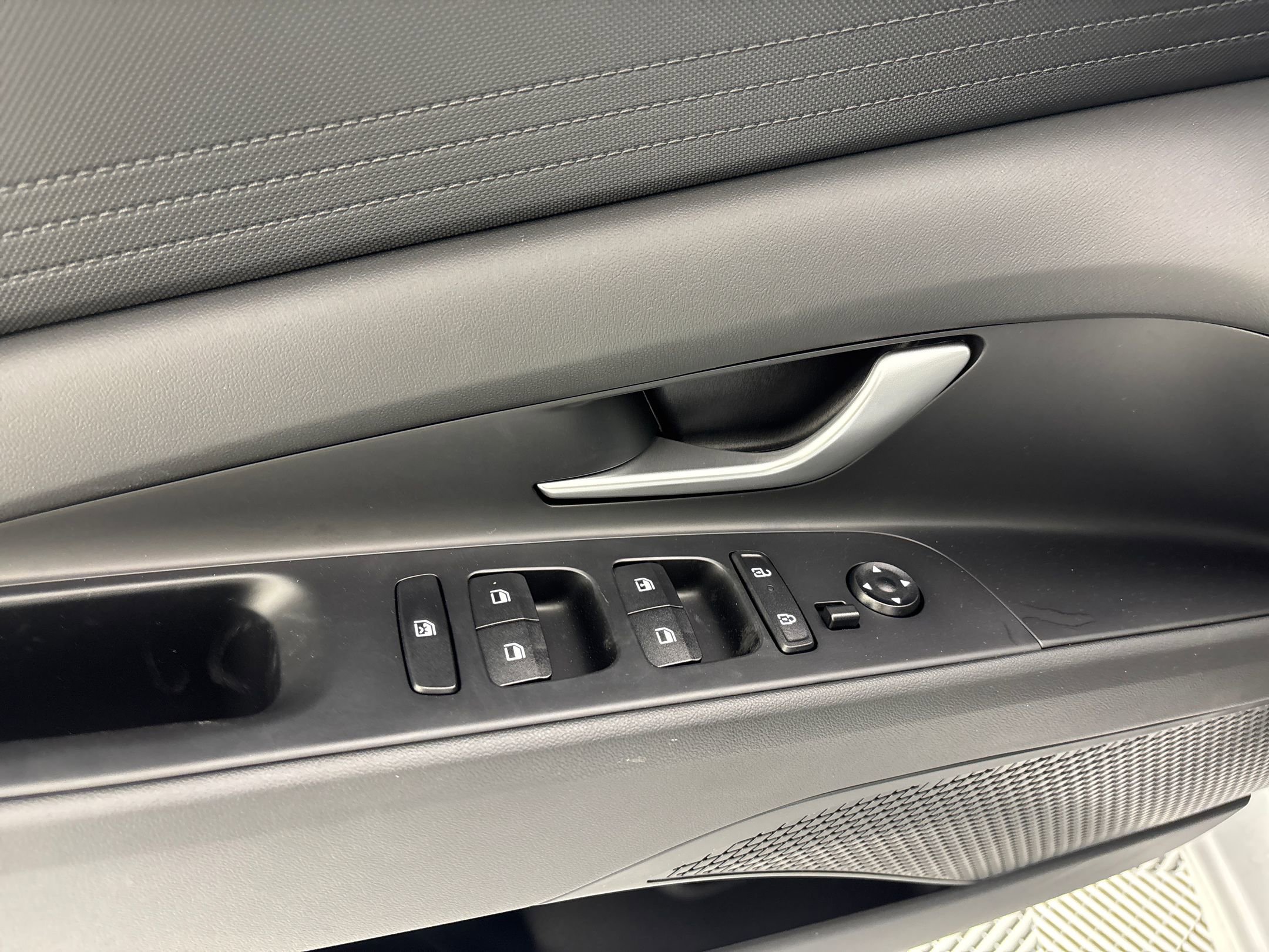 2025 Hyundai Elantra SE photo 14