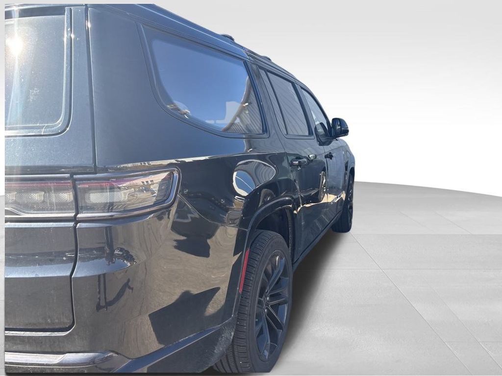 2022 Jeep Grand Wagoneer II photo 4