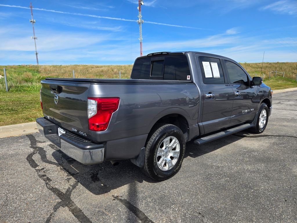 2018 Nissan Titan SV photo 3