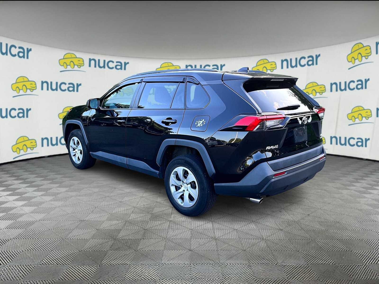 2019 Toyota RAV4 LE photo 3