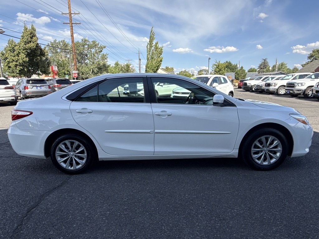 2017 Toyota Camry LE photo 4