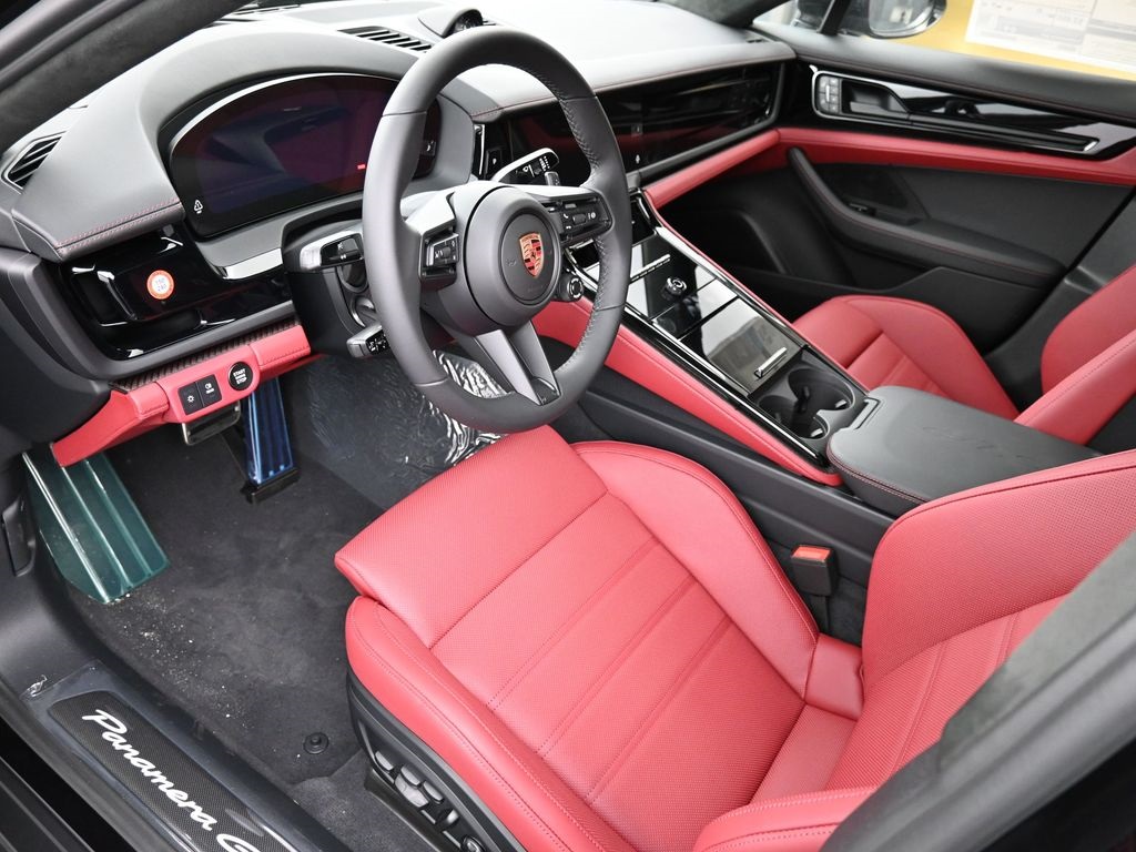 2026 Porsche Panamera GTS photo 4
